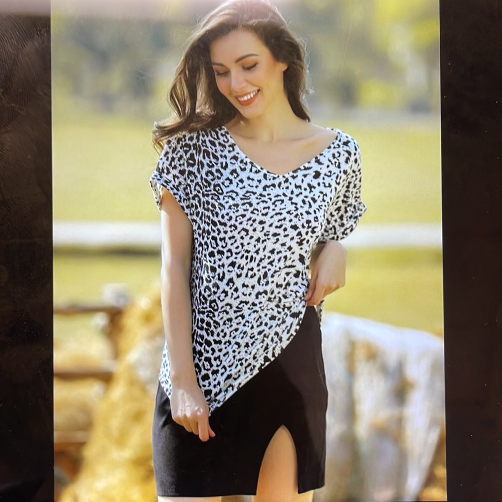 🆕LAST ONE ! 🔥Leopard short sleeve Top 💕 NWT - Picture 2 of 4